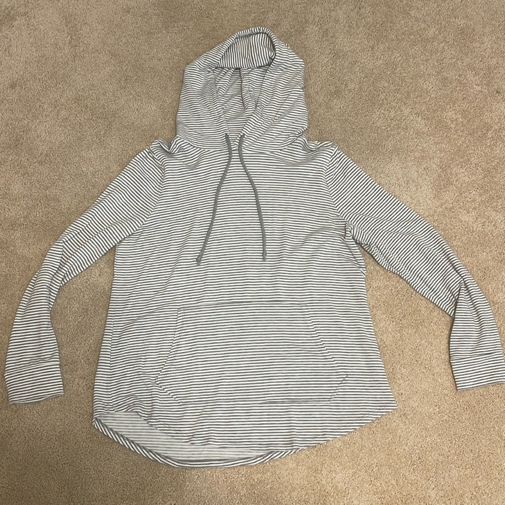 Women’s hooded long sleeve shirt